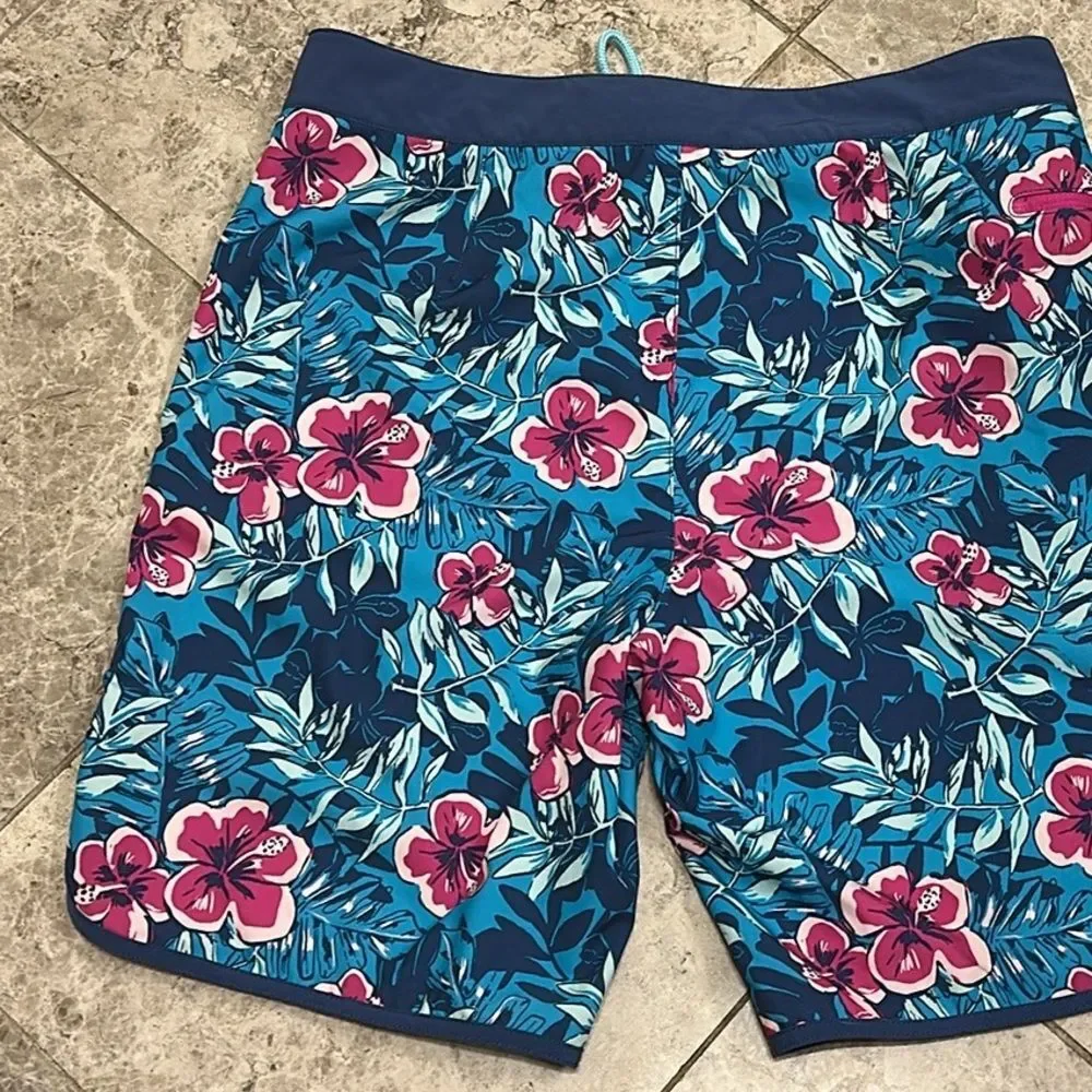 Vineyard Vine Hibiscus Men’s 9” Board Short Size 30